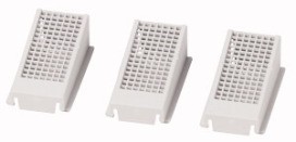 EATON enthält Teile für eine Schalterseite oben oder unten für 3- bzw. 4-polige Schalter. Erhöhu